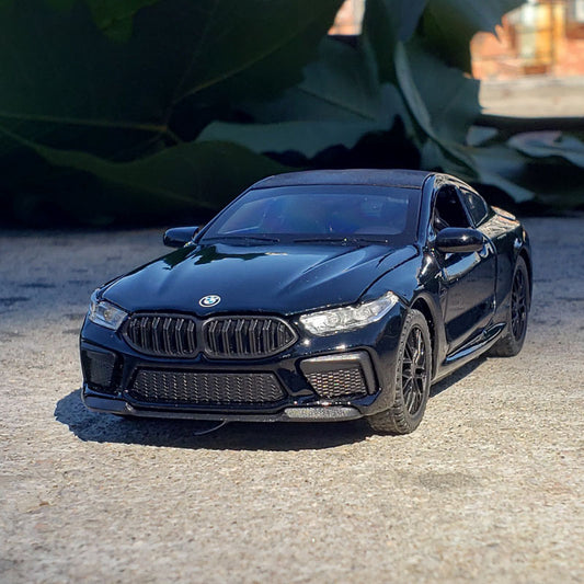 Kanikate-BMW M8 Model Car 1:32 Größe