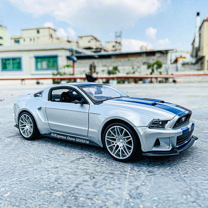 Kanikate Ford Mustang  Model Car 1:24 Größe