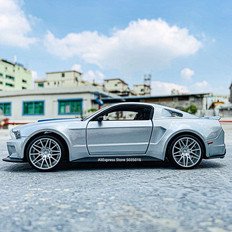 Kanikate Ford Mustang  Model Car 1:24 Größe